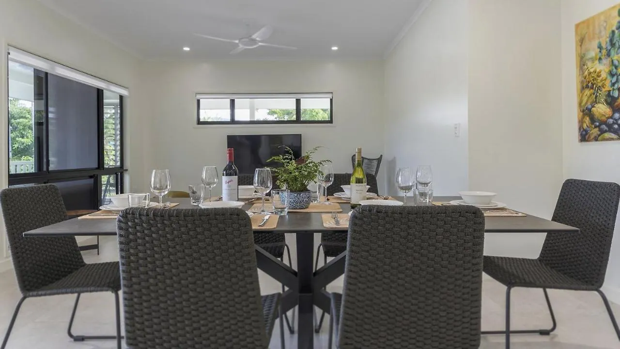 Papaya Port Douglas 0*,